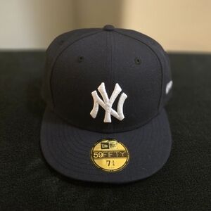 New Era Classic Navy Blue Yankees Fitted Hat Size 7 3/4